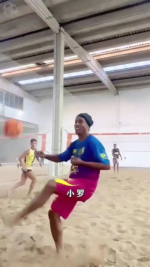 屡错失进球